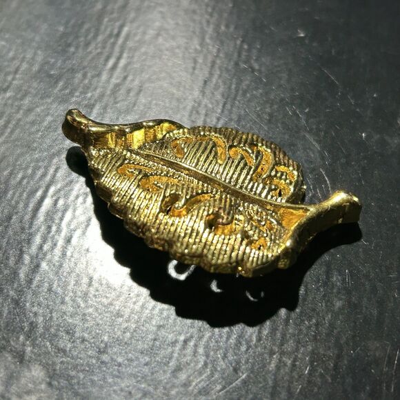 Vintage Signed AAI 2” Gold Tone Open Leaf Brooch - Picture 2 of 4